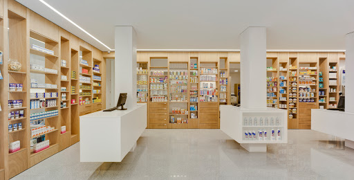 Farmacia Isabel Arrebola Pascual - La farmacia del reloj