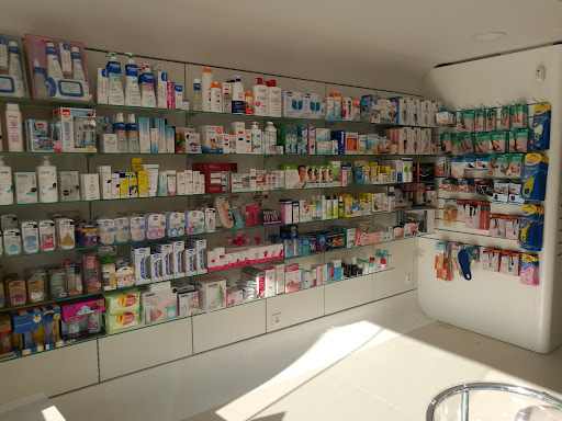 Farmacia Carrera Huerta, C.B. (Ldos. Alfonso Carrera Aguado y Mª Almudena Huerta Albarrán)