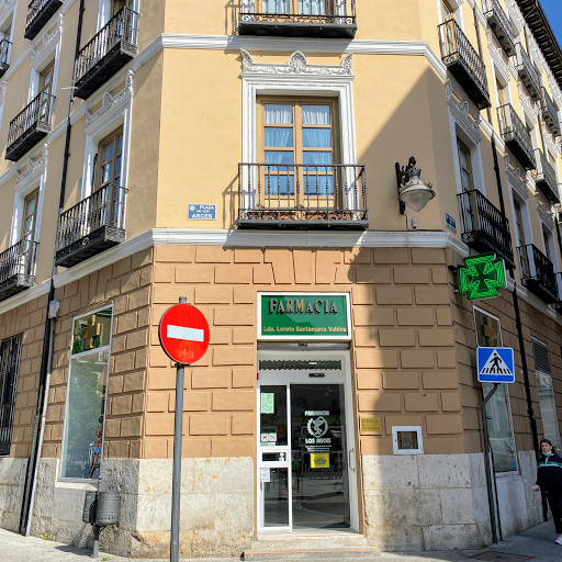 Farmacia Los Arces (Lda. Loreto Santamaría Valdés)