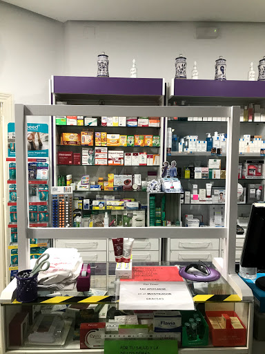 Farmacia Los Arces (Lda. Loreto Santamaría Valdés)