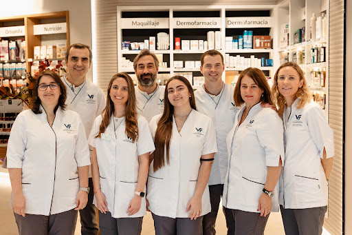 Farmacia Villafuerte Ldos. Luis y Marta Espinosa González. Especialistas en Cosmética, Fórmulas