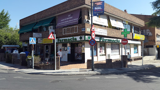 Farmacia en Las Matas frente a estacion