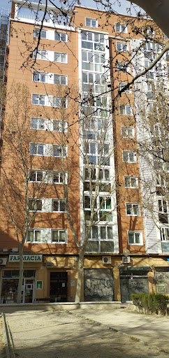 Farmacia farmabruil,plaza de Tauste, Zaragoza. Miravete Guiu l. J.