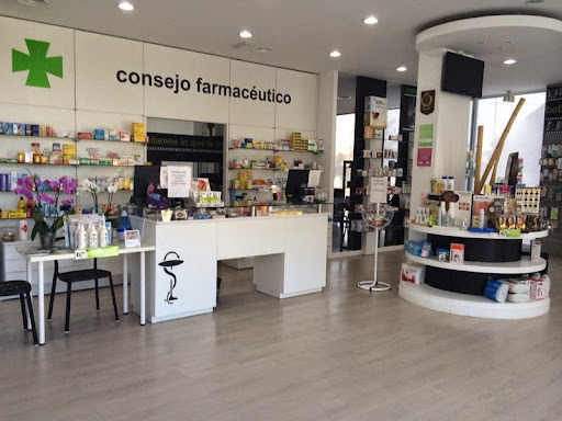 Farmacia Santa Teresa, Los Martínez del Puerto